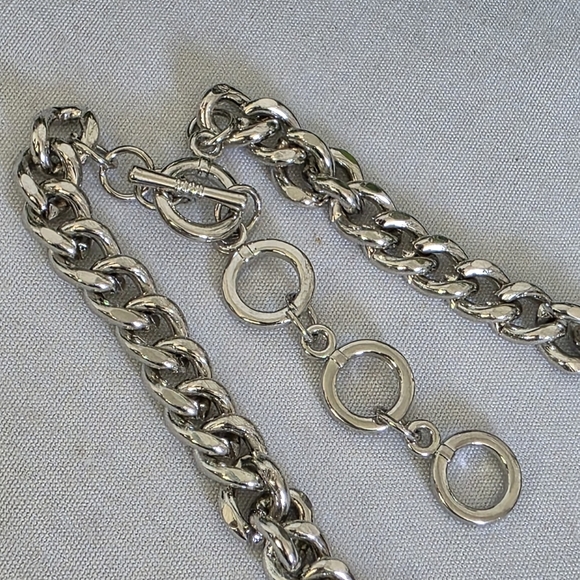 Vintage Chunky Silver Lion Head Medalion Necklace and Earrings Set - Picture 7 of 10